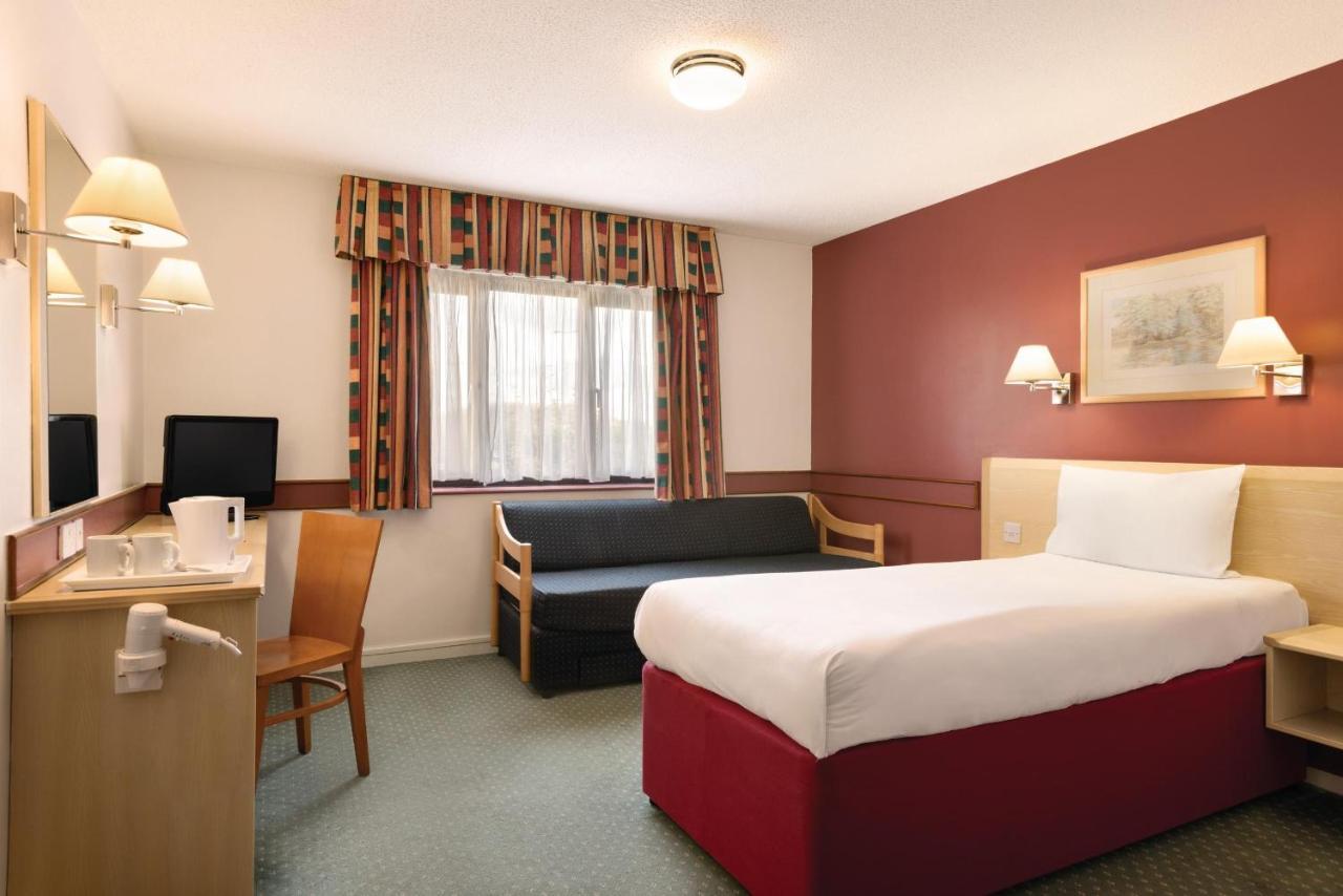 Days Inn Hotel Bradford - Leeds Brighouse Exterior photo