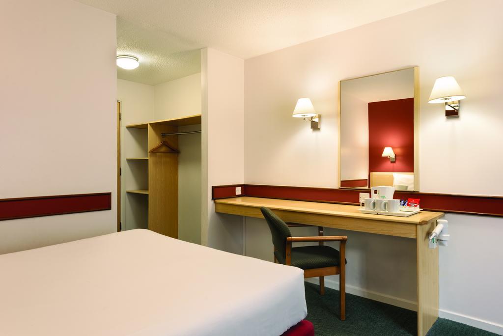 Days Inn Hotel Bradford - Leeds Brighouse Room photo