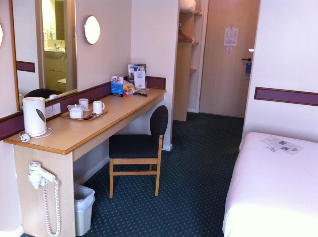 Days Inn Hotel Bradford - Leeds Brighouse Room photo